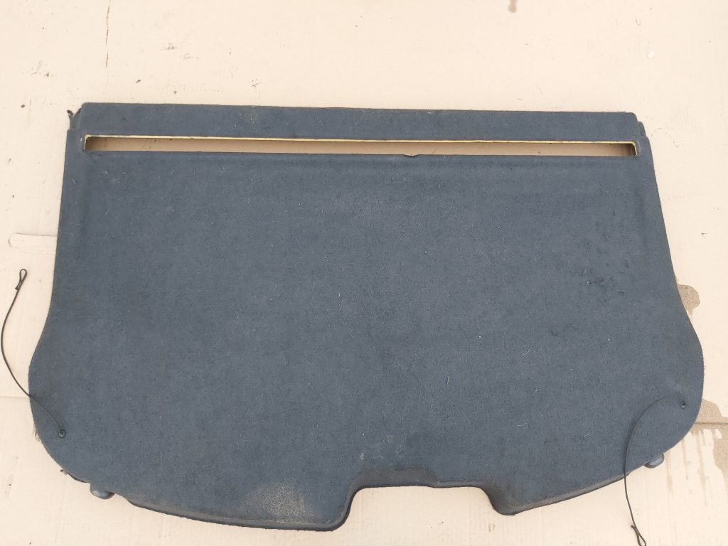 Bagāžnieka nodalījuma plaukts priekš TOYOTA AVENSIS 2004 1 Bagāžnieka nodalījuma plaukts priekš TOYOTA AVENSIS 2004