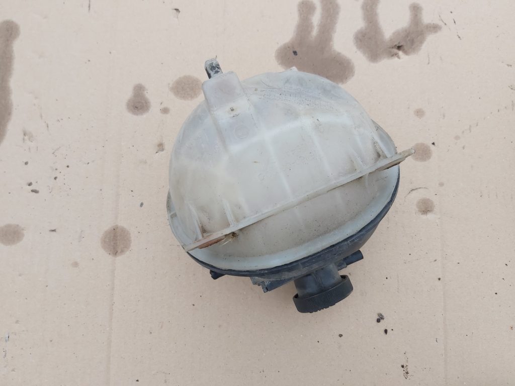 Dzesēšanas šķidruma tvertne priekš TOYOTA AVENSIS 2004 1 Dzesēšanas šķidruma tvertne priekš TOYOTA AVENSIS 2004