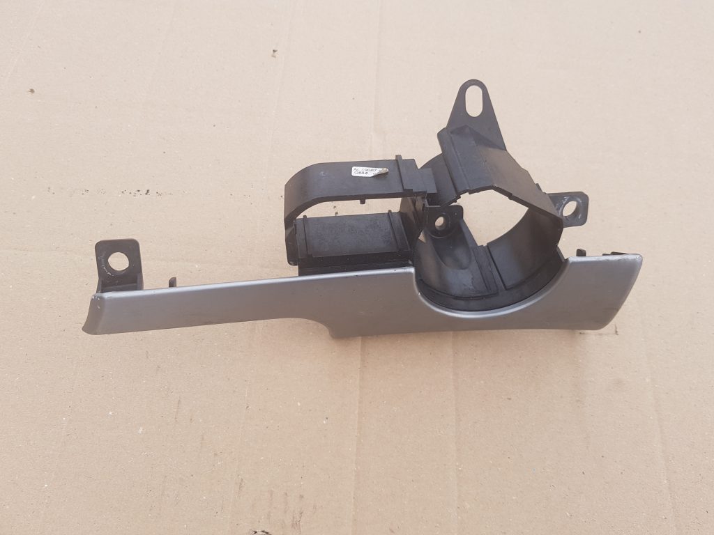 Mērinstrumentu paneļa dekoratīvā uzlika priekš AUDI A4 2005 1 Mērinstrumentu paneļa dekoratīvā uzlika priekš AUDI A4 2005