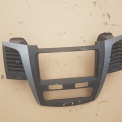 Mērinstrumentu paneļa gaisa vads, centrā priekš TOYOTA HILUX 2009