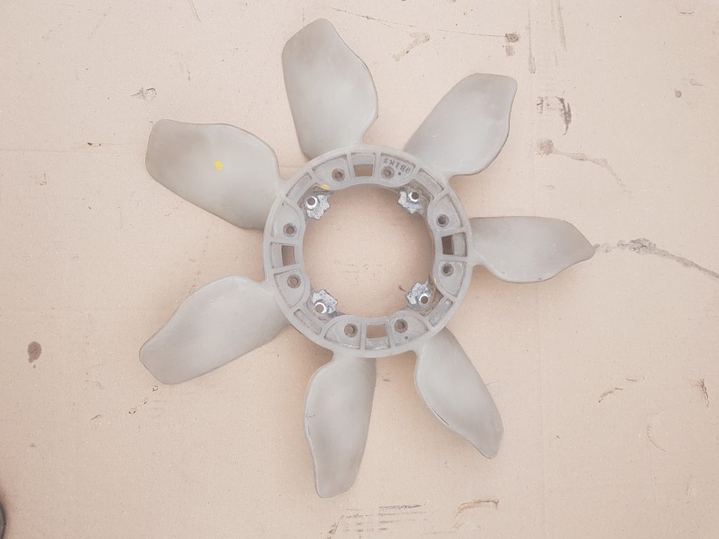 Dzesēšanas radiatora ventilators priekš TOYOTA HILUX 2009 1 Dzesēšanas radiatora ventilators priekš TOYOTA HILUX 2009