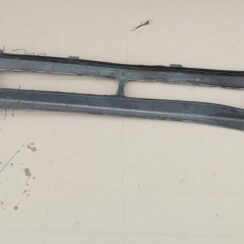 Vējstikla uzlikas (deflektora) režģis priekš FORD GALAXY 2007