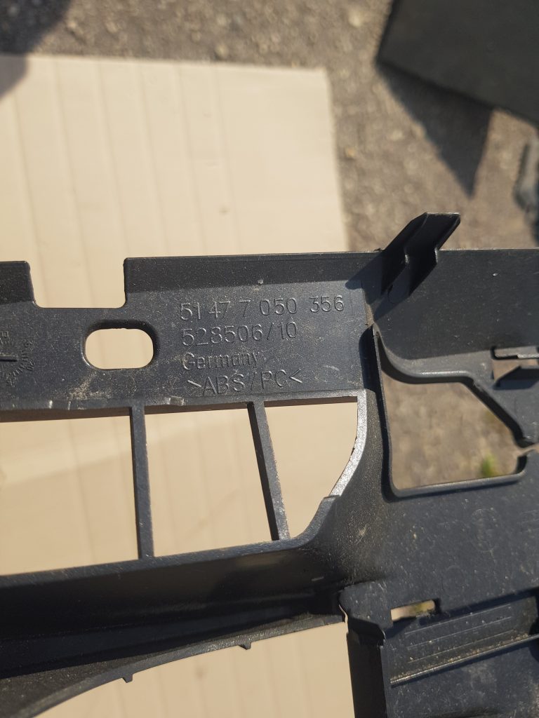 Bagāžnieka nodalījuma ventilācijas režģis priekš BMW 530D E61 2006 TOURING TITANSILVER 2 Bagāžnieka nodalījuma ventilācijas režģis priekš BMW 530D E61 2006 TOURING TITANSILVER