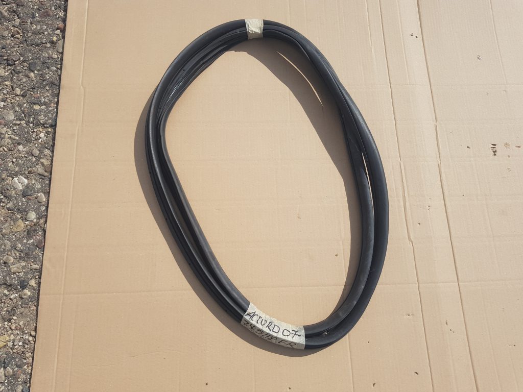 Durvju gumija priekš HONDA ACCORD 2007 YR565P 1 Durvju gumija priekš HONDA ACCORD 2007 YR565P