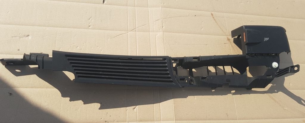 Bagāžnieka nodalījuma ventilācijas režģis priekš BMW 530D E61 2006 TOURING TITANSILVER 1 Bagāžnieka nodalījuma ventilācijas režģis priekš BMW 530D E61 2006 TOURING TITANSILVER