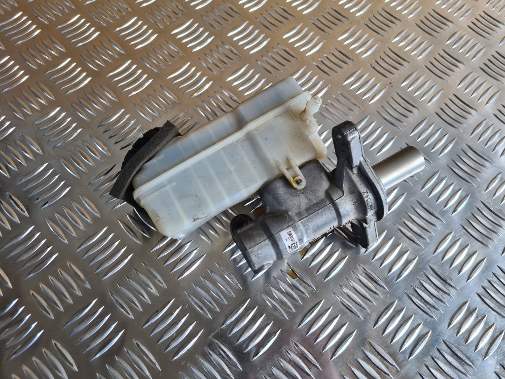 Bremžu pastiprinātāja galvenais cilindrs priekš DACIA LODGY 2014 2 Bremžu pastiprinātāja galvenais cilindrs priekš DACIA LODGY 2014