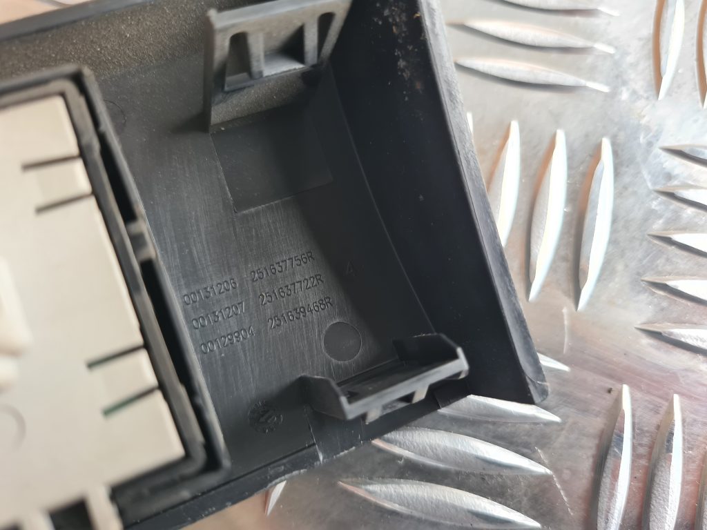 Mērinstrumentu paneļa pārslēgšanas pogas priekš DACIA LODGY 2014 2 Mērinstrumentu paneļa pārslēgšanas pogas priekš DACIA LODGY 2014