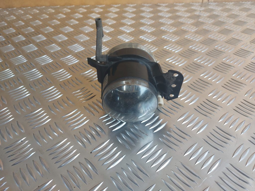 Miglas lukturis priekšā pa kreisi priekš BMW 525 E60 2006 OLIVE 1 Miglas lukturis priekšā pa kreisi priekš BMW 525 E60 2006 OLIVE