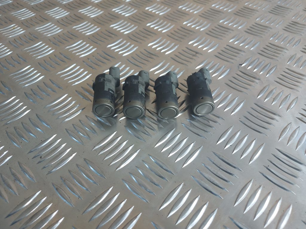 Parkošanās devējs priekš BMW 525 E60 2006 OLIVE 1 Parkošanās devējs priekš BMW 525 E60 2006 OLIVE