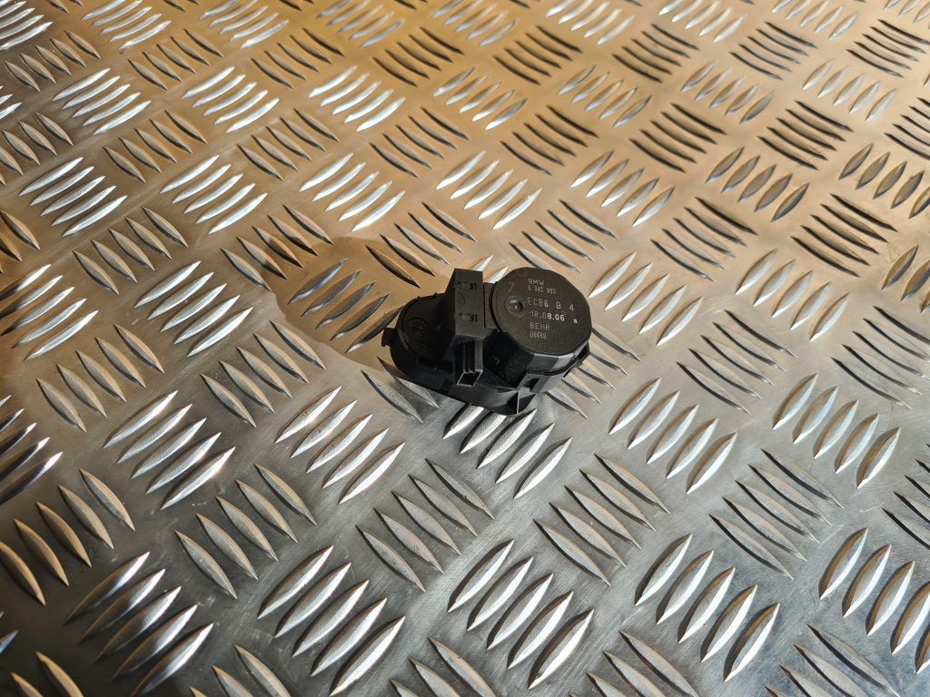 Apsildes sistēmas aktuators priekš BMW 525 E60 2006 OLIVE 1 Apsildes sistēmas aktuators priekš BMW 525 E60 2006 OLIVE