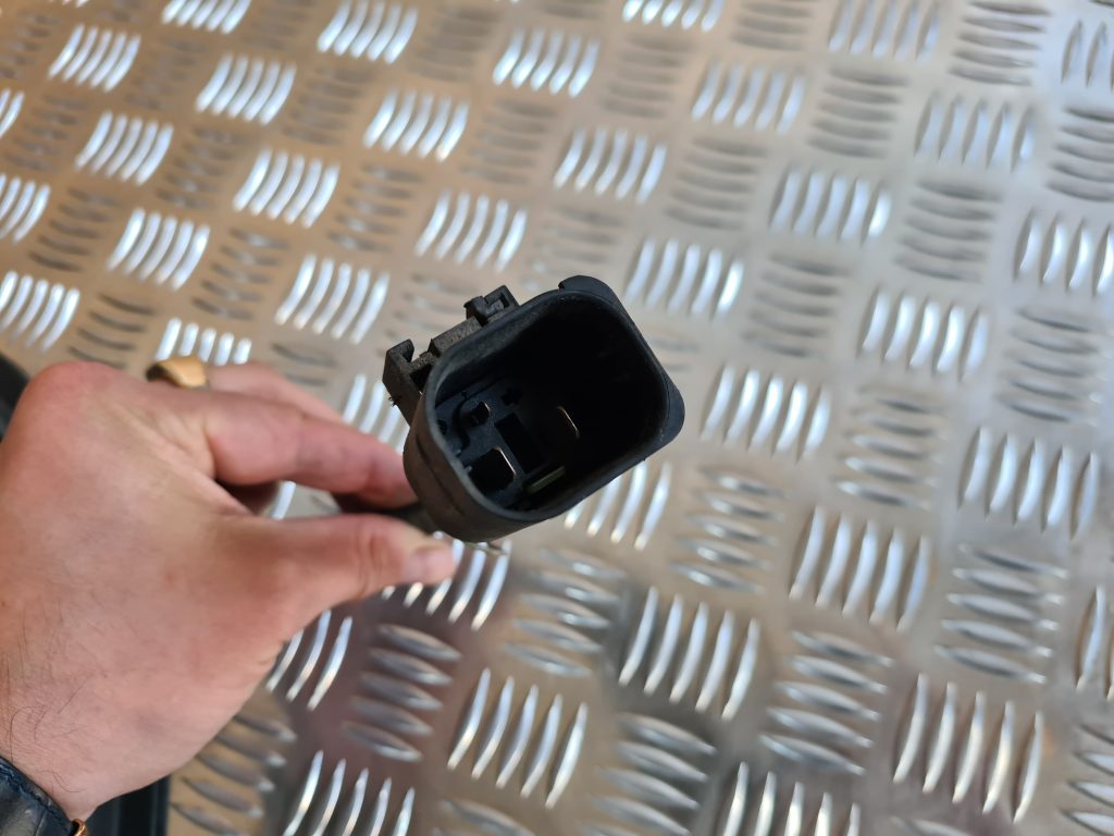 Dzesēšanas radiatora ventilators priekš BMW 525 E60 2006 OLIVE 2 Dzesēšanas radiatora ventilators priekš BMW 525 E60 2006 OLIVE