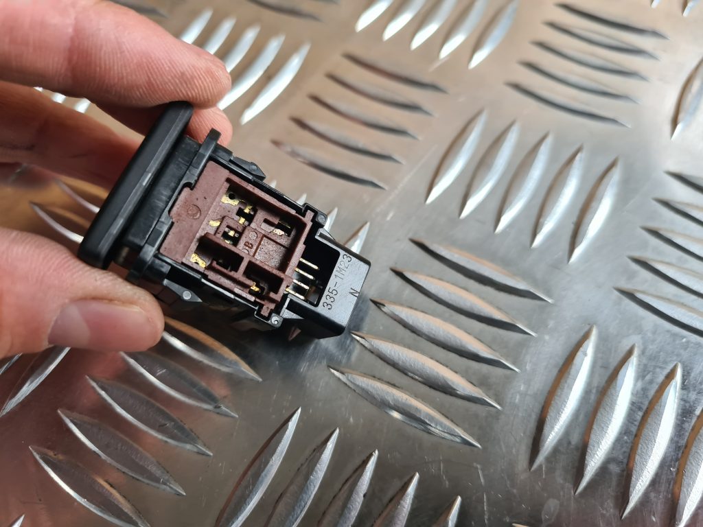 Kruīza kontroles rokturis/poga priekš TOYOTA AVENSIS 2012