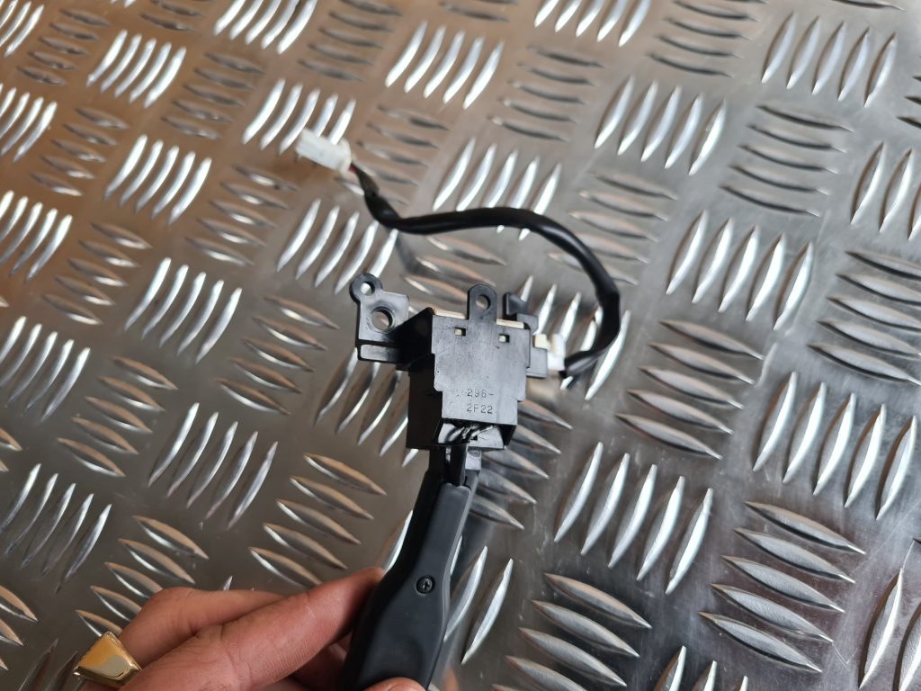 Kruīza kontroles rokturis/poga priekš TOYOTA AVENSIS 2012