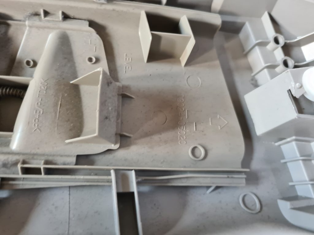 Vidējas salona statnes apdare priekš TOYOTA AVENSIS 2012