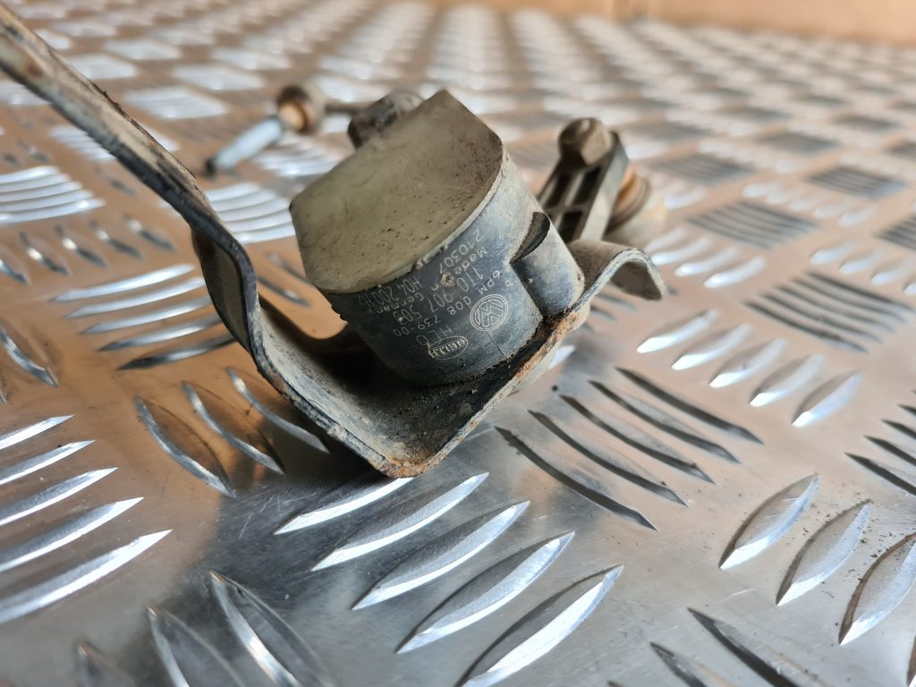 Lukturu diapazona korekcijas sensors, priekšā priekš AUDI A6 AVANT 2007 QUATTRO 2 Lukturu diapazona korekcijas sensors, priekšā priekš AUDI A6 AVANT 2007 QUATTRO