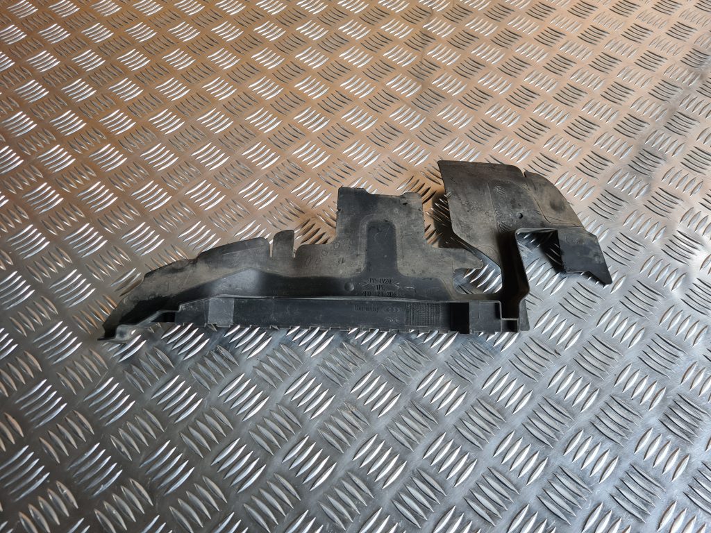 Ieplūdes gaisa deflektors/Difuzors priekš AUDI A6 AVANT 2007 QUATTRO 1 Ieplūdes gaisa deflektors/Difuzors priekš AUDI A6 AVANT 2007 QUATTRO