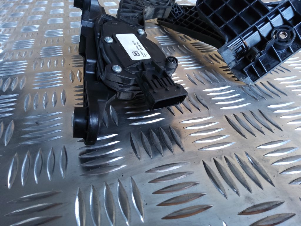 Gāzes pedālis priekš KIA CEED 2013 3 Gāzes pedālis priekš KIA CEED 2013