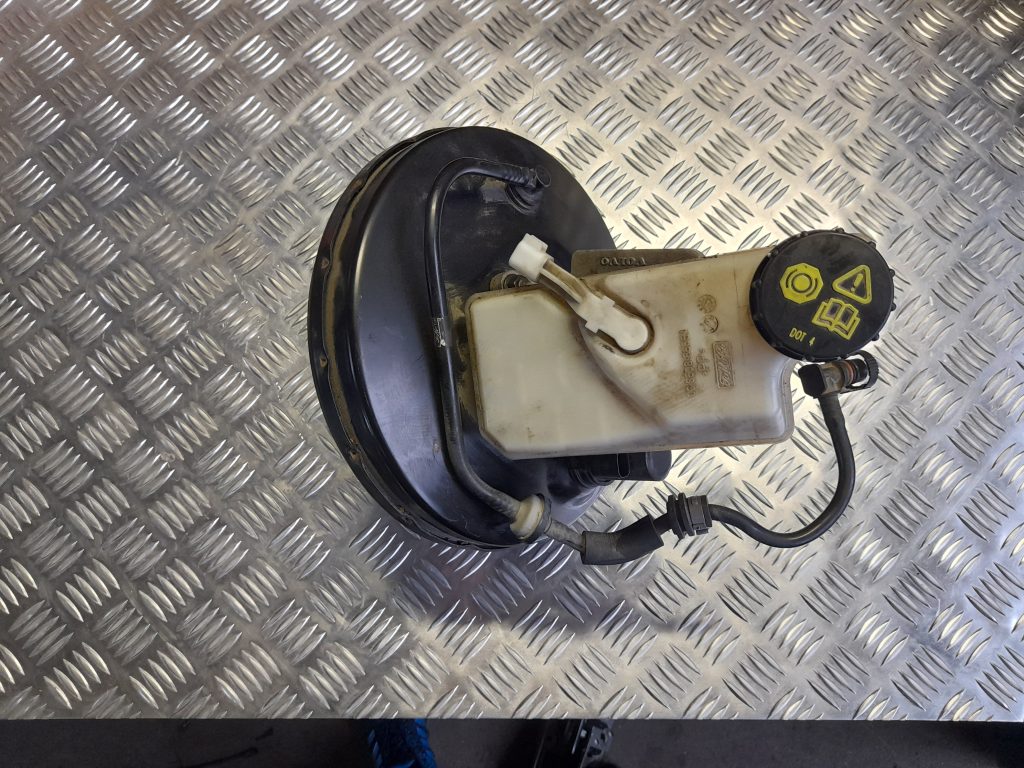 Bremžu pastiprinātāja galvenais cilindrs priekš VOLVO S40 2007 1 Bremžu pastiprinātāja galvenais cilindrs priekš VOLVO S40 2007