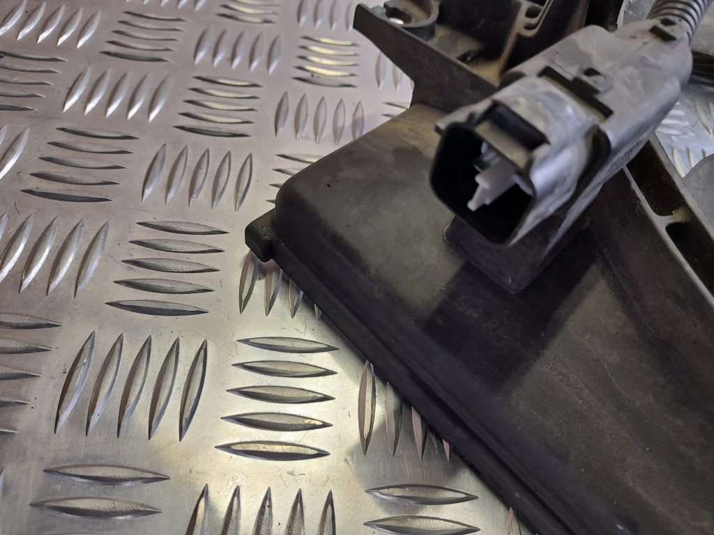 Dzesēšanas radiatora ventilators priekš KIA PICANTO 2006 2 Dzesēšanas radiatora ventilators priekš KIA PICANTO 2006