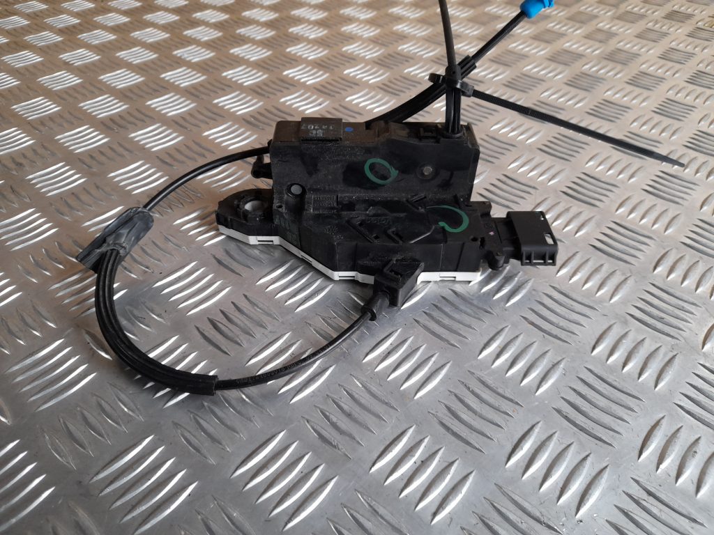 Priekšējo kreiso durvju slēdzene priekš CITROEN PICASSO 2007 1 Priekšējo kreiso durvju slēdzene priekš CITROEN PICASSO 2007