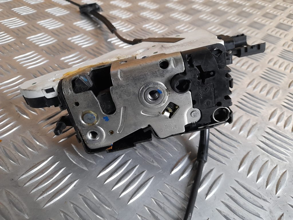 Priekšējo kreiso durvju slēdzene priekš CITROEN PICASSO 2007 2 Priekšējo kreiso durvju slēdzene priekš CITROEN PICASSO 2007