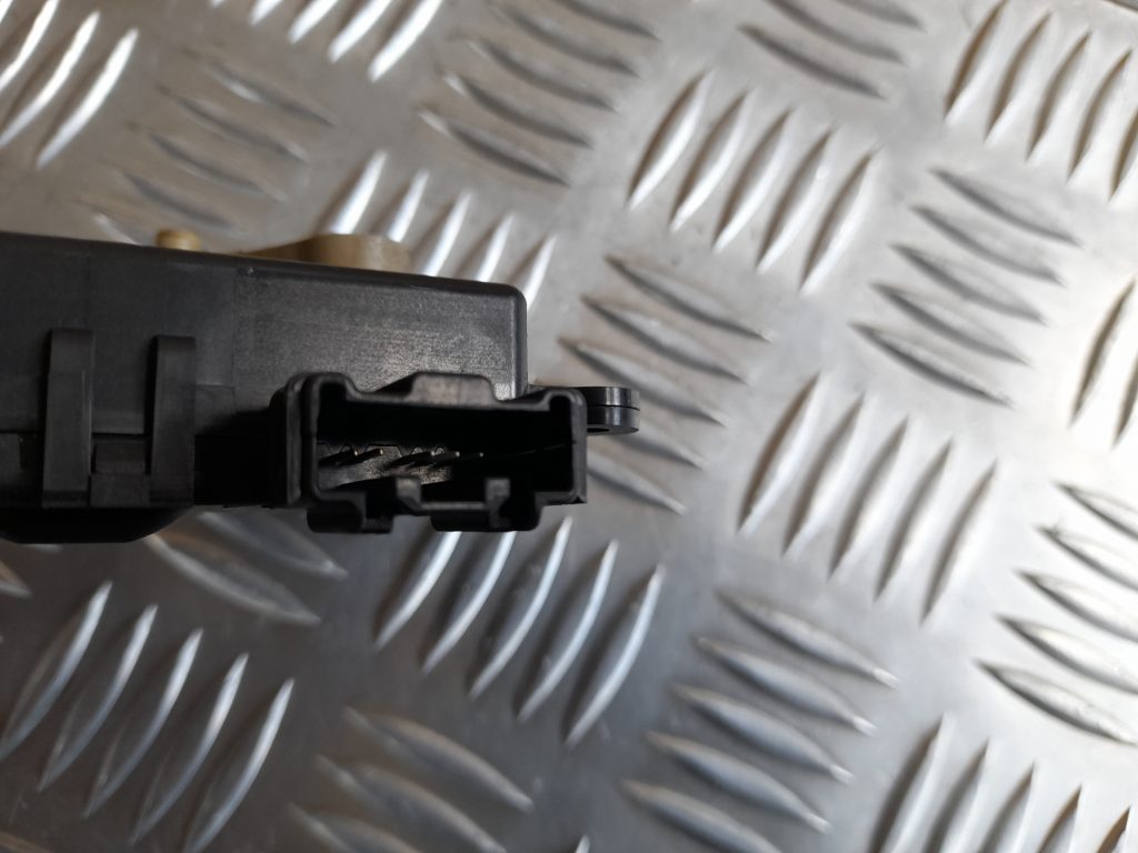 Apsildes sistēmas aktuators priekš MAZDA 6 2008