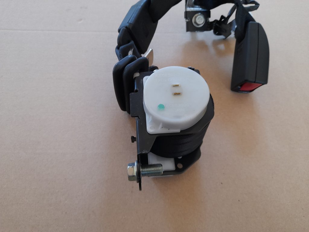 Aizmugurējā vidēja drošības josta priekš MAZDA 6 2008 2 Aizmugurējā vidēja drošības josta priekš MAZDA 6 2008