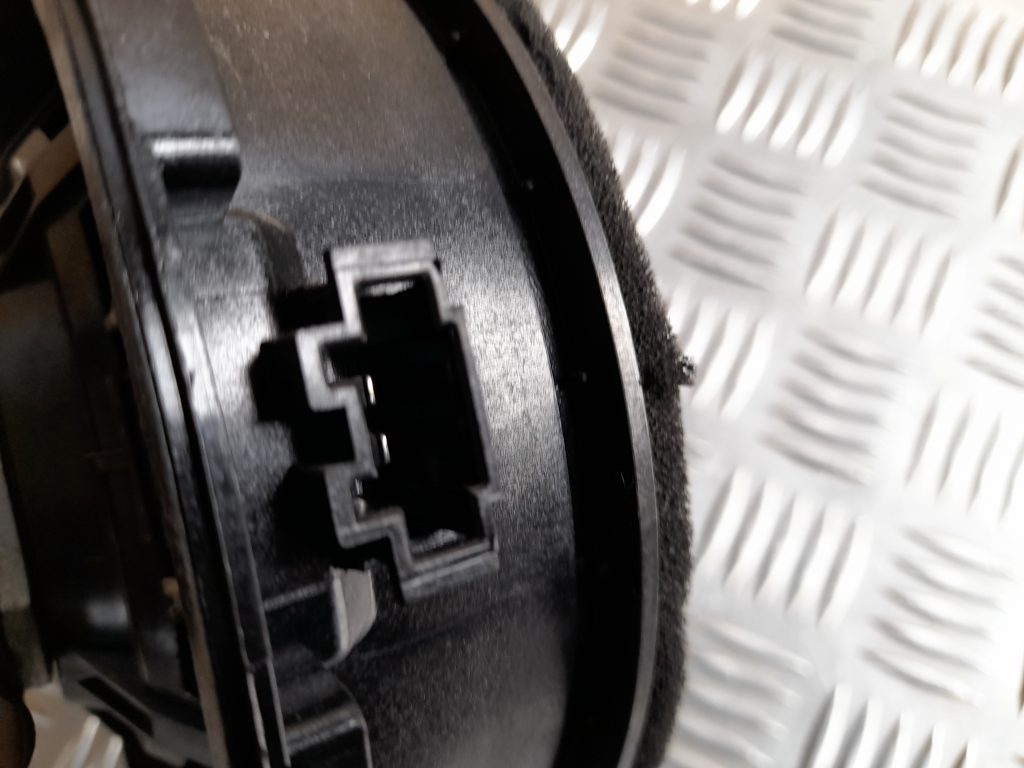 Durvju skaļrunis, apakšā priekš RANGE ROVER SPORT 2007 3 Durvju skaļrunis, apakšā priekš RANGE ROVER SPORT 2007