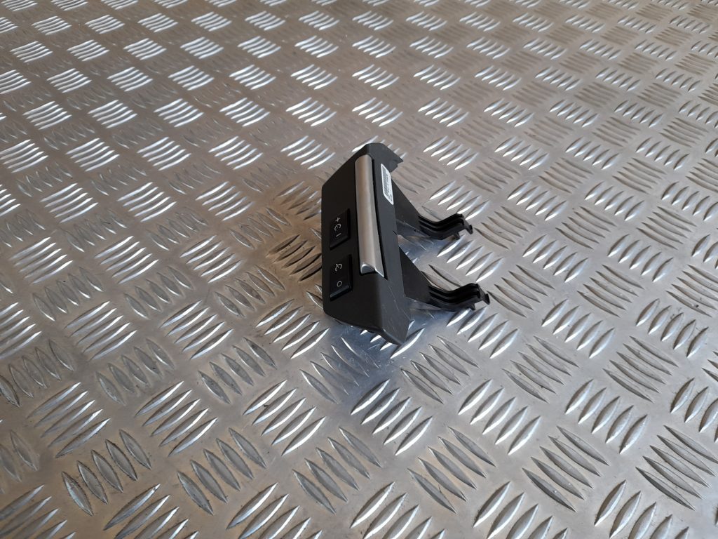 Stūres poga priekš RANGE ROVER SPORT 2007 1 Stūres poga priekš RANGE ROVER SPORT 2007