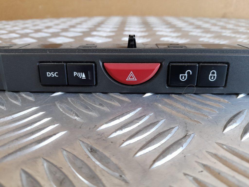 Mērinstrumentu paneļa pārslēgšanas pogas priekš RANGE ROVER SPORT 2007 2 Mērinstrumentu paneļa pārslēgšanas pogas priekš RANGE ROVER SPORT 2007