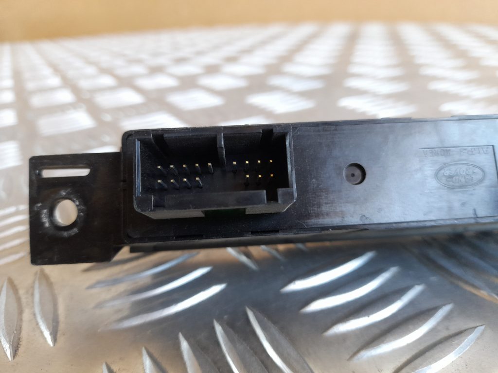 Mērinstrumentu paneļa pārslēgšanas pogas priekš RANGE ROVER SPORT 2007 3 Mērinstrumentu paneļa pārslēgšanas pogas priekš RANGE ROVER SPORT 2007