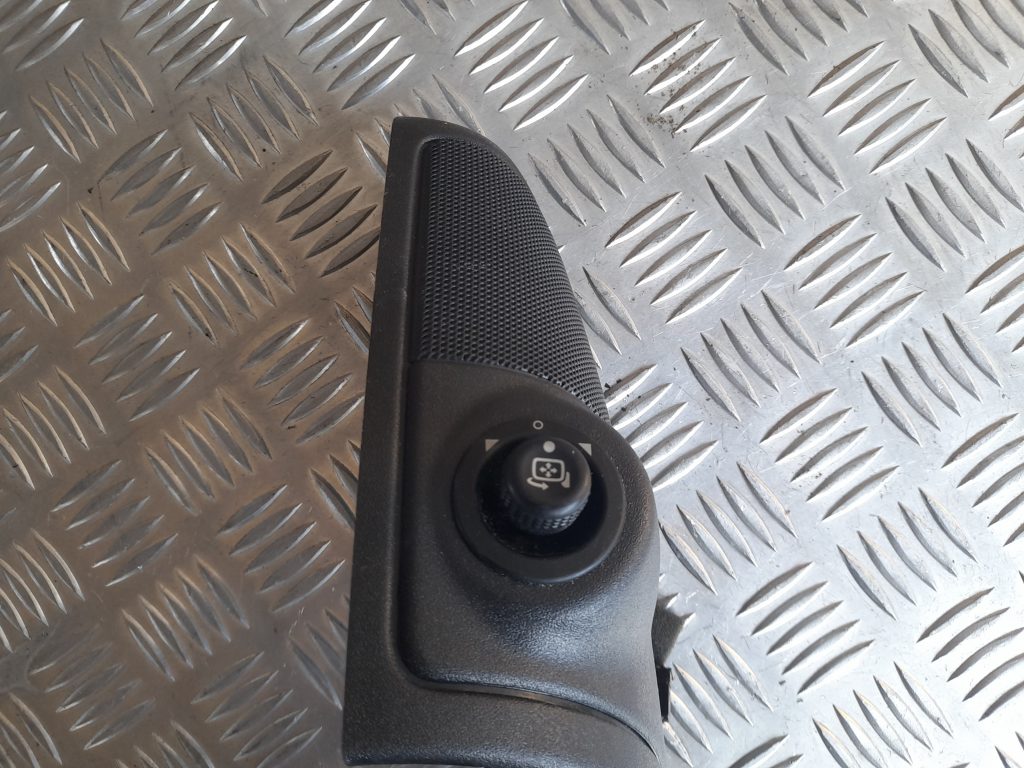 Spoguļa regulēšanas poga priekš RANGE ROVER SPORT 2007 2 Spoguļa regulēšanas poga priekš RANGE ROVER SPORT 2007