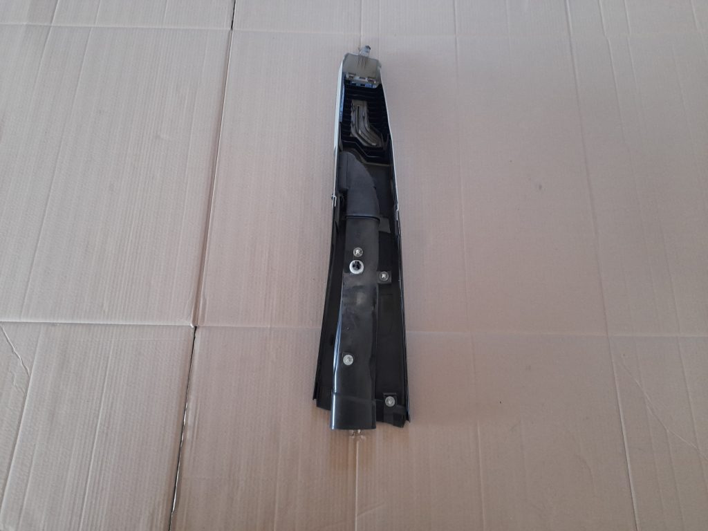 Vidējas salona statnes apdare priekš VOLVO V70 2003 SILVER 2 Vidējas salona statnes apdare priekš VOLVO V70 2003 SILVER