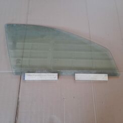 Priekšējo labo durvju stikls priekš VOLVO V70 2003 SILVER