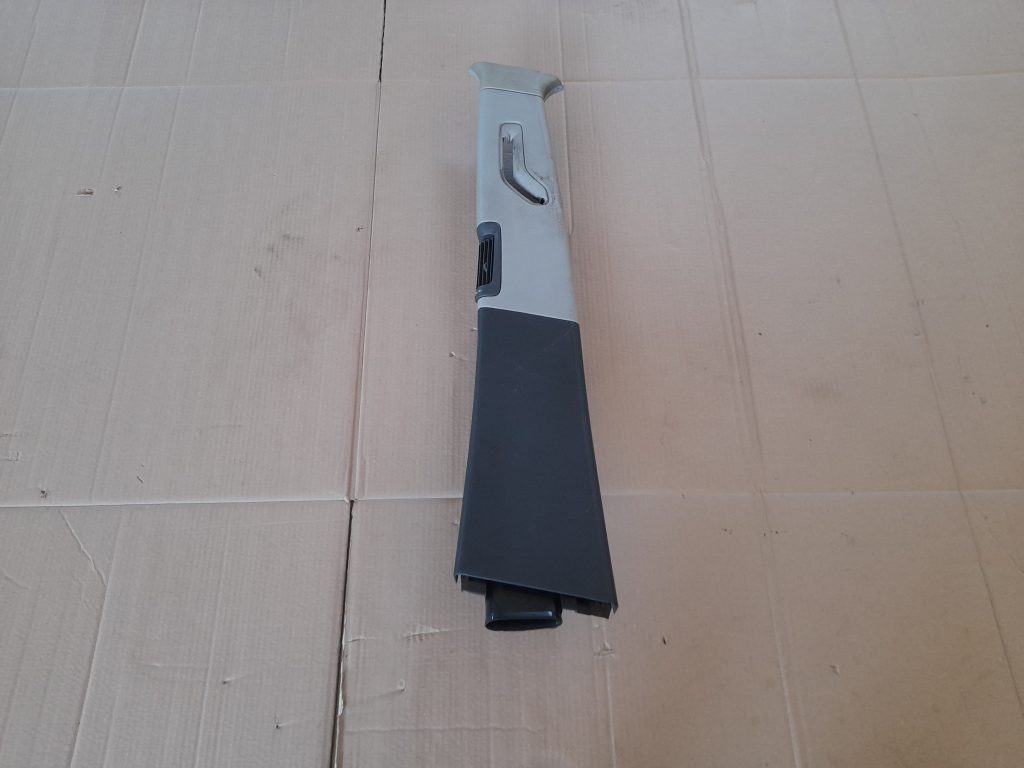 Vidējas salona statnes apdare priekš VOLVO V70 2003 SILVER