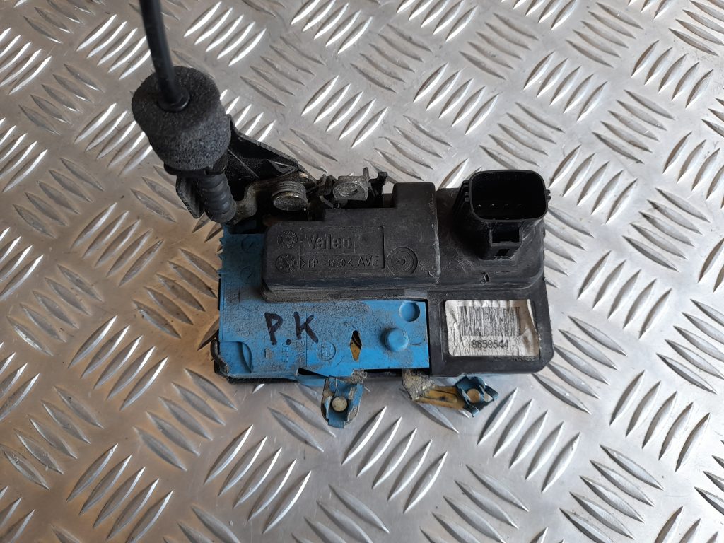 Priekšējo kreiso durvju slēdzene priekš VOLVO V70 2003 SILVER 3 Priekšējo kreiso durvju slēdzene priekš VOLVO V70 2003 SILVER