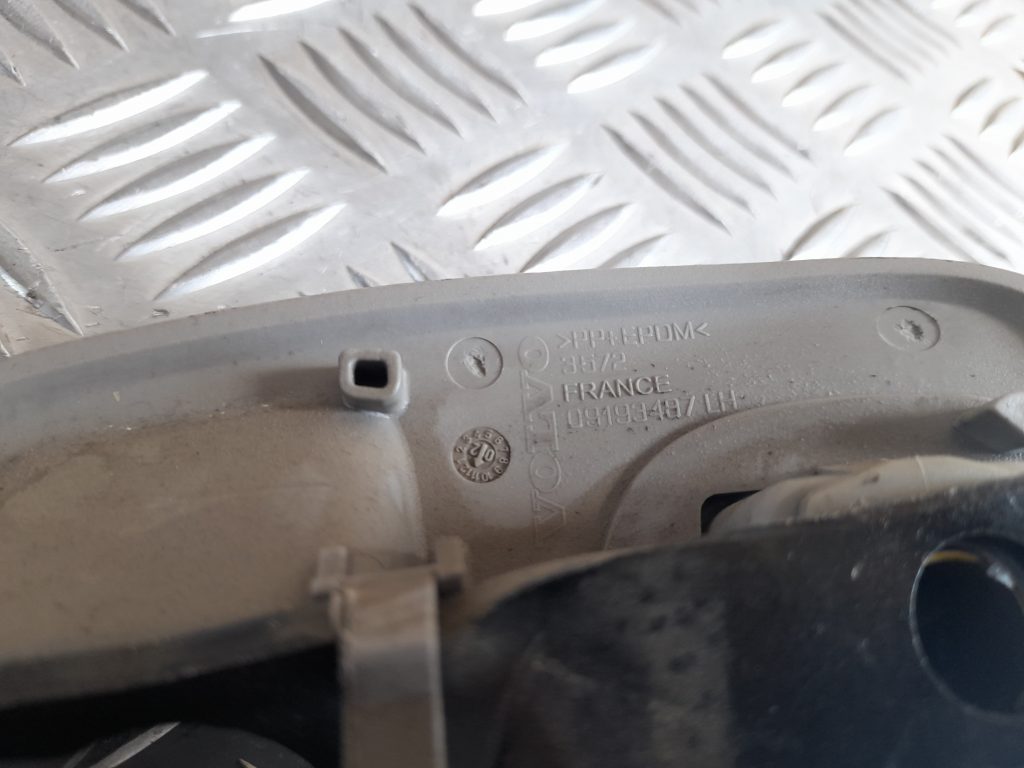 Salona rokturis griestos priekš VOLVO V70 2003 SILVER 2 Salona rokturis griestos priekš VOLVO V70 2003 SILVER