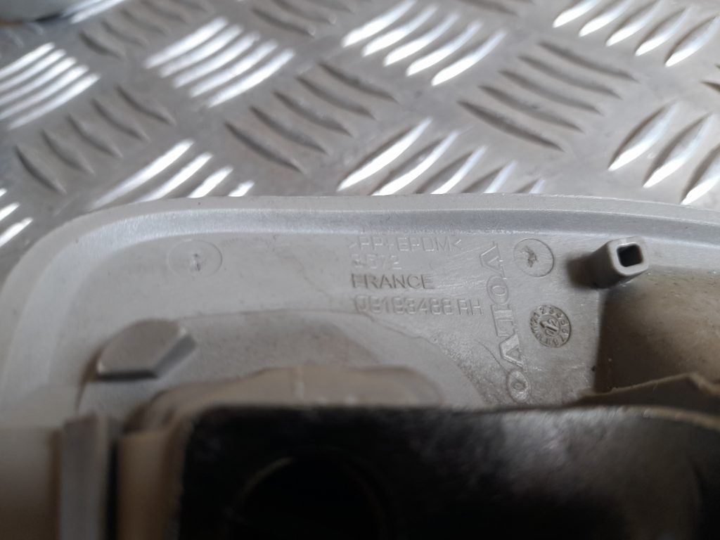 Salona rokturis griestos priekš VOLVO V70 2003 SILVER 3 Salona rokturis griestos priekš VOLVO V70 2003 SILVER