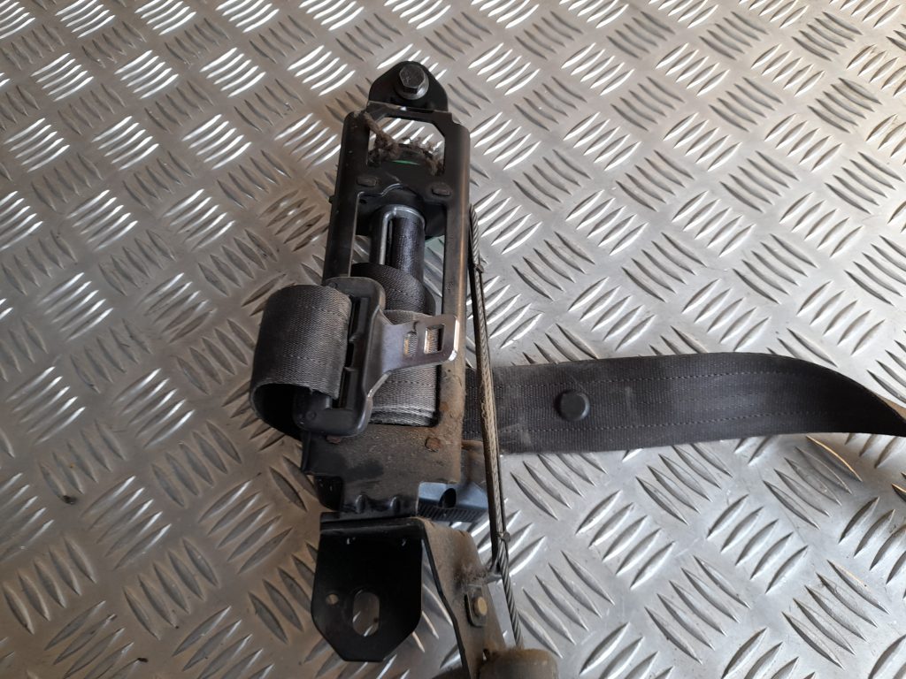 Priekšējā labā drošības josta priekš VOLVO V70 2003 SILVER 2 Priekšējā labā drošības josta priekš VOLVO V70 2003 SILVER