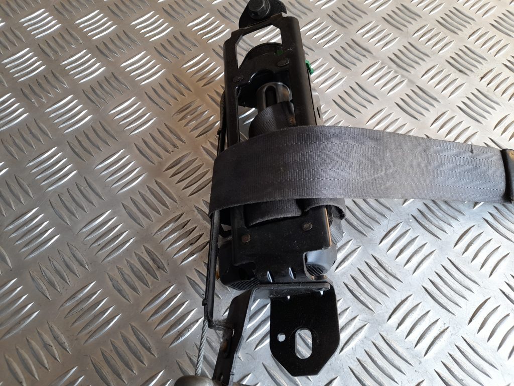 Priekšējā labā drošības josta priekš VOLVO V70 2003 SILVER 5 Priekšējā labā drošības josta priekš VOLVO V70 2003 SILVER