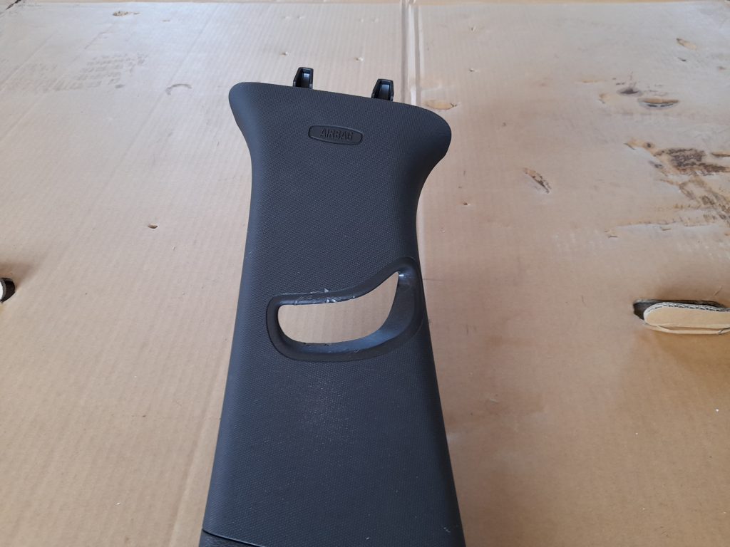 Vidējas salona statnes apdare priekš OPEL ASTRA SPORT 2017 2 Vidējas salona statnes apdare priekš OPEL ASTRA SPORT 2017