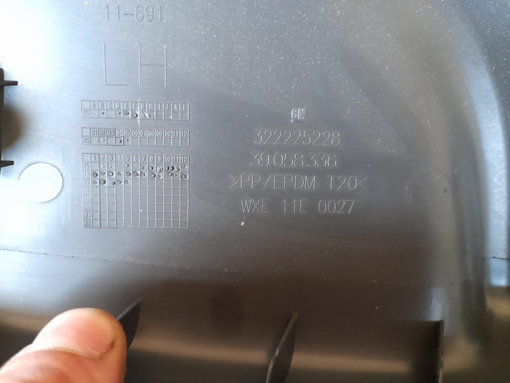 Vidējas salona statnes apdare priekš OPEL ASTRA SPORT 2017 4 Vidējas salona statnes apdare priekš OPEL ASTRA SPORT 2017