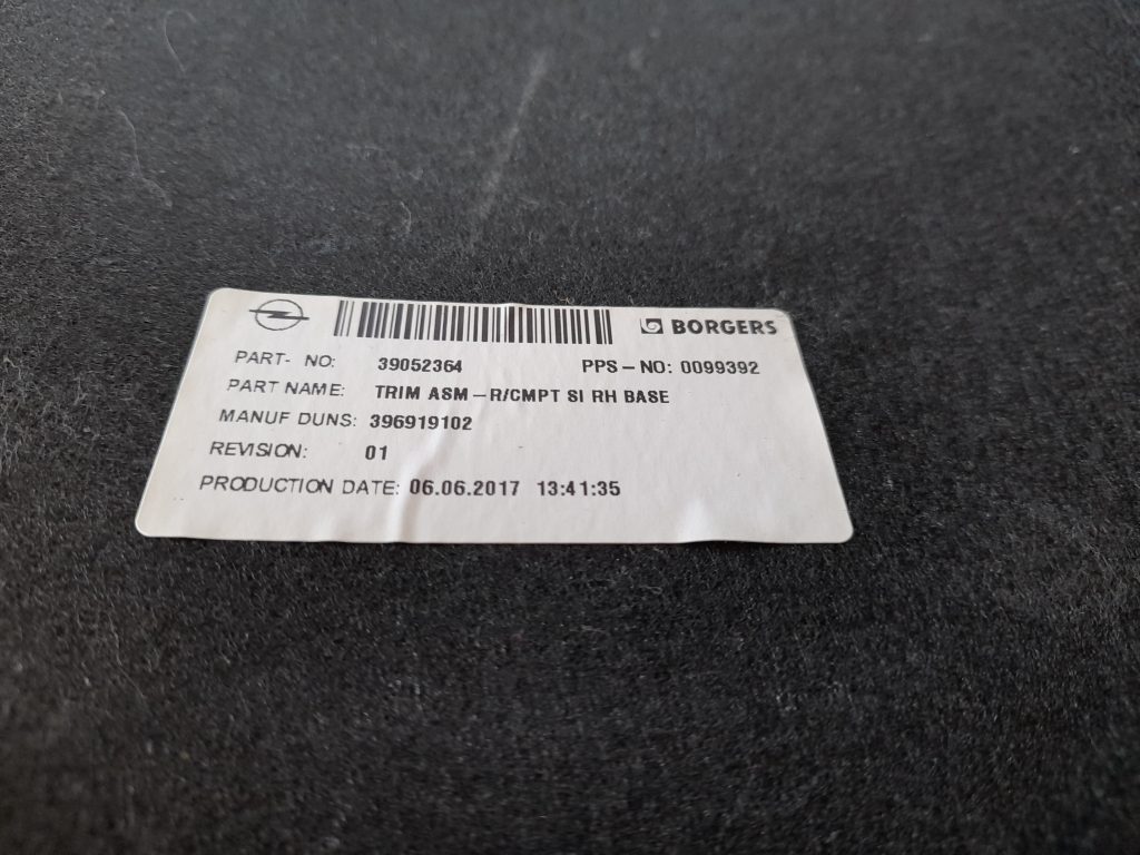 Bagāžnieka nodalījuma sānu apdare priekš OPEL ASTRA SPORT 2017