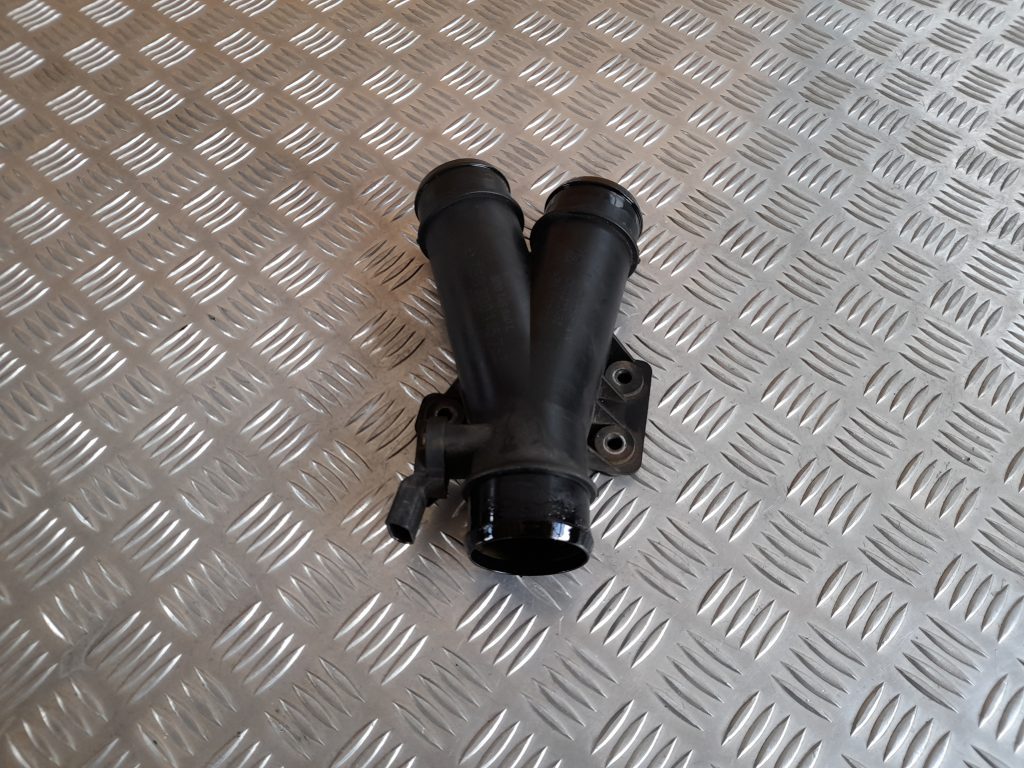 Interkulera caurule priekš VW PHAETON 2005 1 Interkulera caurule priekš VW PHAETON 2005