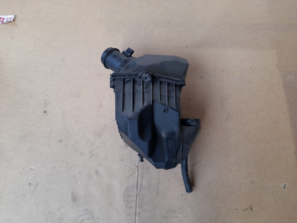 Gaisa filtra korpuss priekš VW PHAETON 2005 1 Gaisa filtra korpuss priekš VW PHAETON 2005