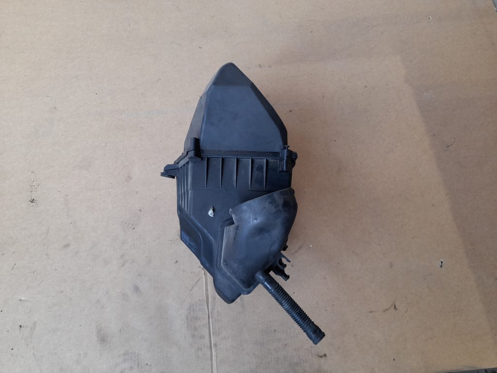 Gaisa filtra korpuss priekš VW PHAETON 2005 2 Gaisa filtra korpuss priekš VW PHAETON 2005