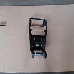 Centrālās konsoles iekšējā plastmasa priekš VOLVO XC60 2009