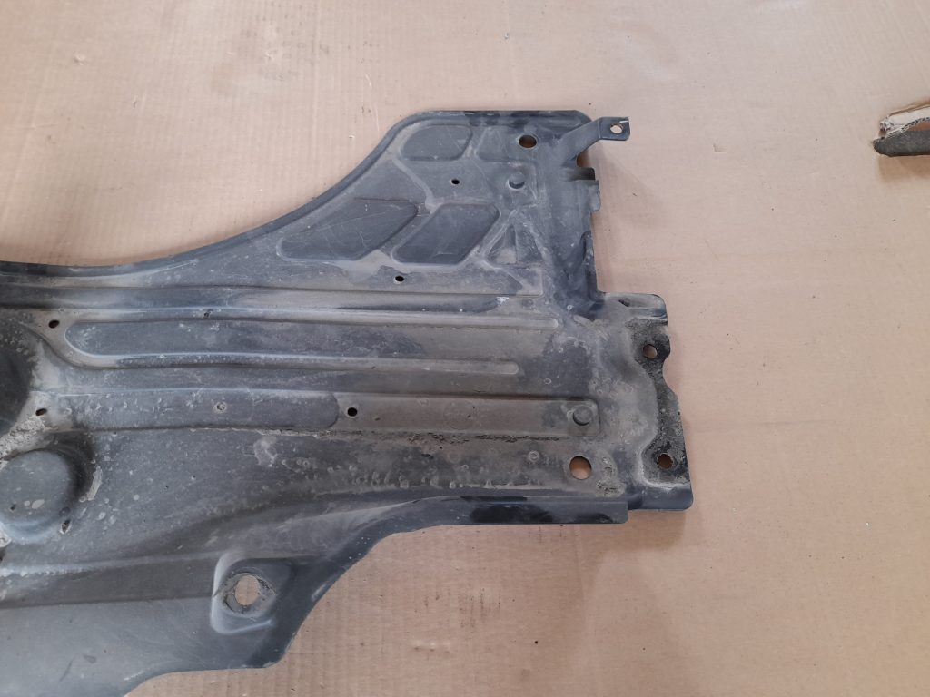 Virsbūves apakšējais aizsargs priekš VOLVO XC60 2009 3 Virsbūves apakšējais aizsargs priekš VOLVO XC60 2009