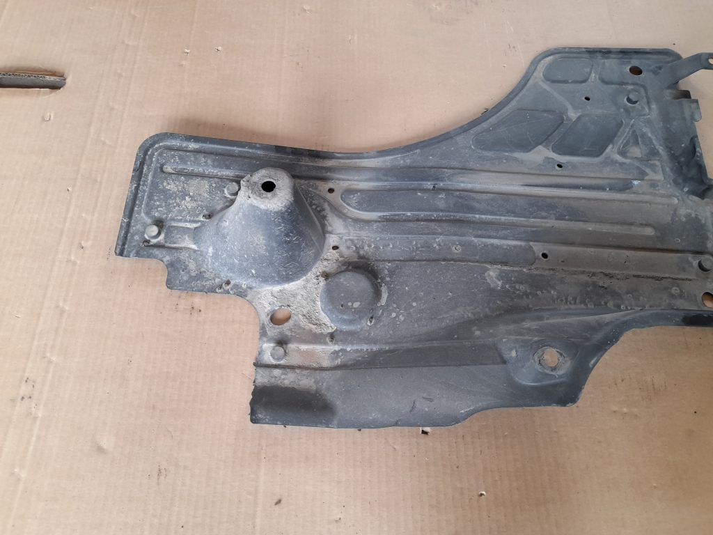 Virsbūves apakšējais aizsargs priekš VOLVO XC60 2009 2 Virsbūves apakšējais aizsargs priekš VOLVO XC60 2009