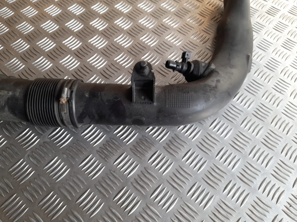 Interkulera caurule priekš VOLVO XC60 2009 4 Interkulera caurule priekš VOLVO XC60 2009